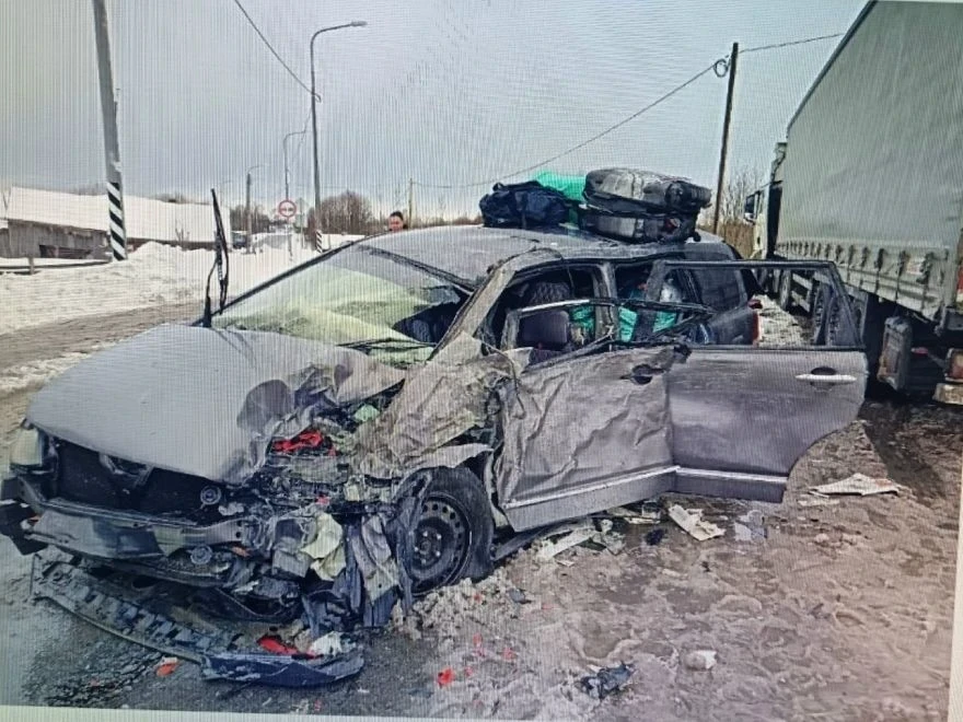 В Карелии (Россия) кыргызстанцы попали под грузовик на трассе