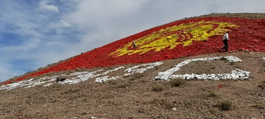 Кыргызстандыктар Боом капчыгайындагы таштардагы жазууларды алып салганы үчүн нааразы.