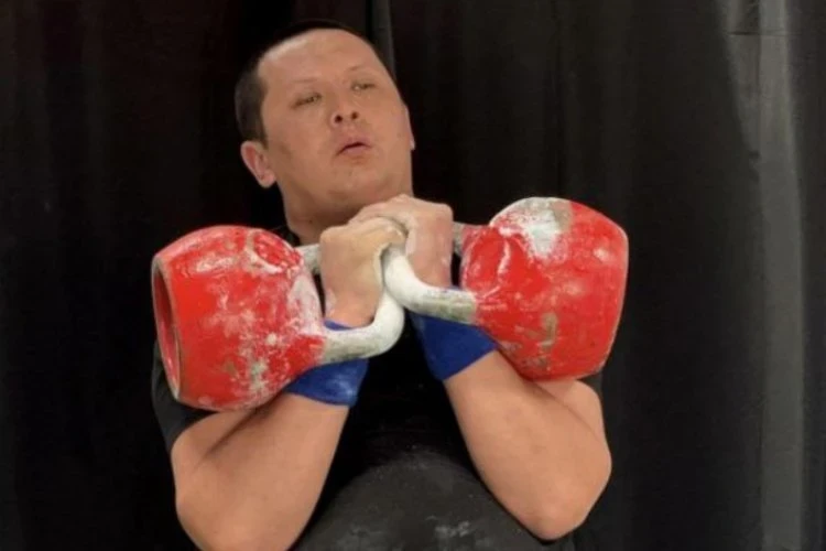 Кыргызстандык алтын медаль алды АКШдагы гиревой спорт боюнча престиждүү турнирде