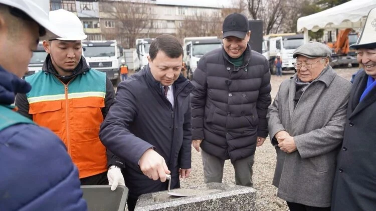 В Бишкеке заложили капсулу под новый многофункциональный культурный центр