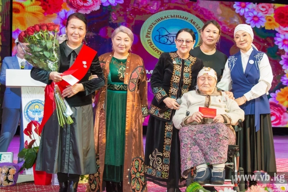 В Бишкеке отметили начало весны торжеством в честь праздника 8 Марта