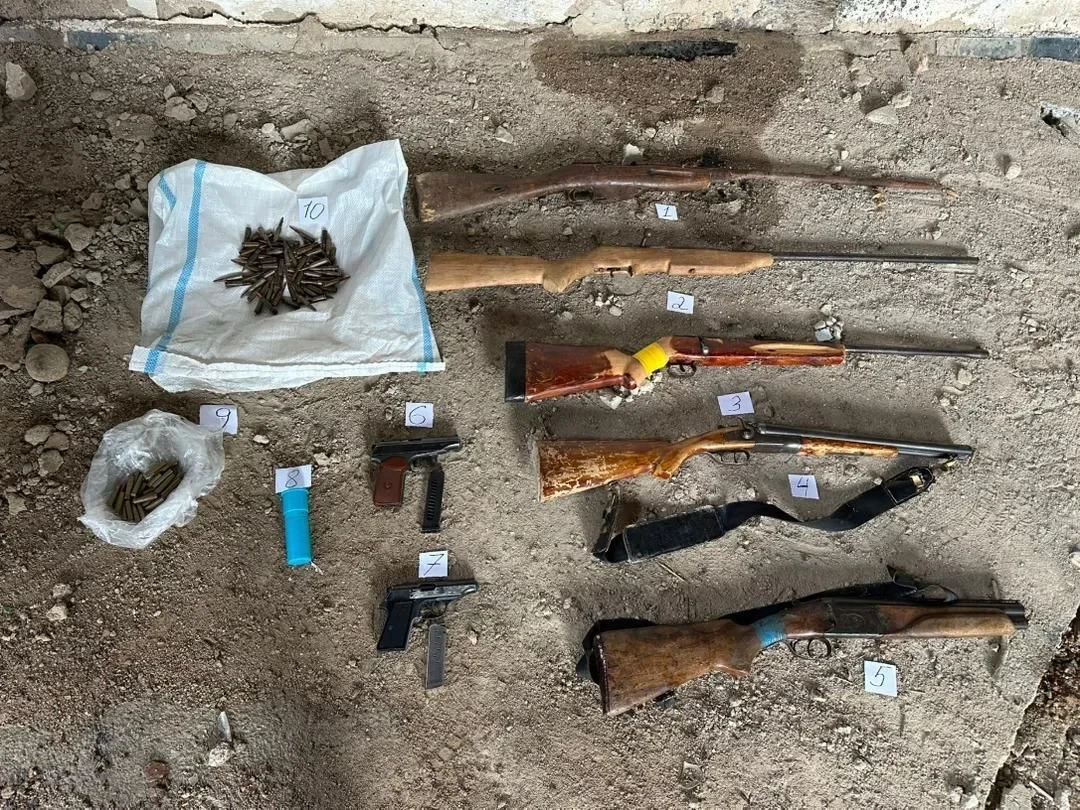 Курал-жарак жана ок-дары жашыруун жайы Таласта табылды