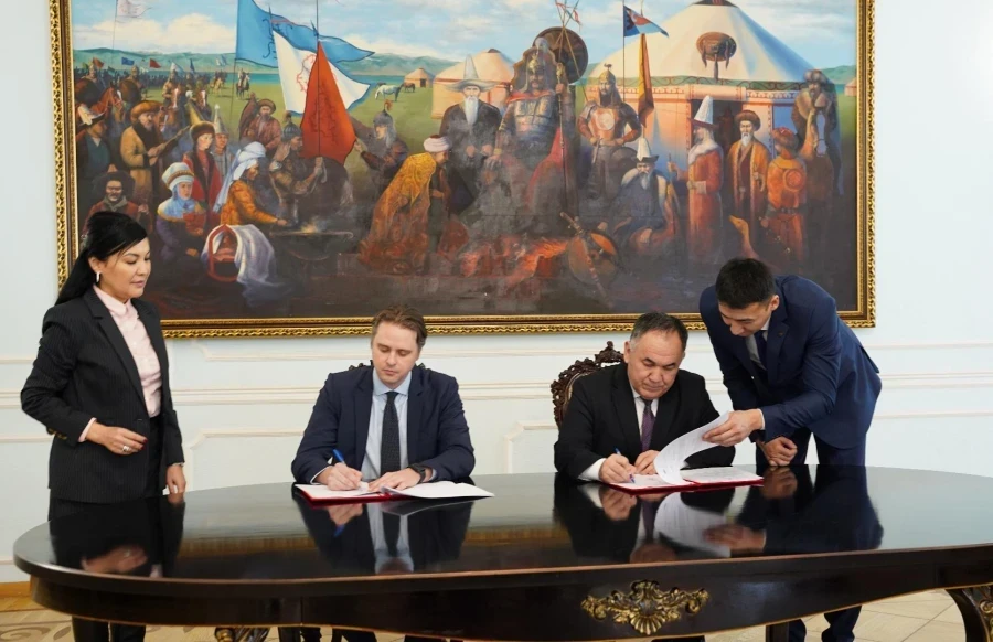 ОБСЕ Жогорку Кенештин билим берүү борборуна жабдыктарды өткөрүп берди