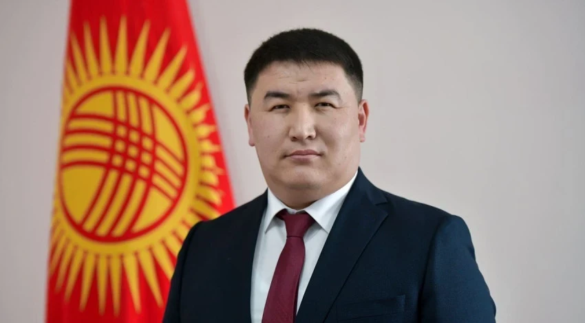 Бишкек шаардык мэриясында - дагы бир кадрдык өзгөрүүлөр (лужалар жана сүрөттөр)