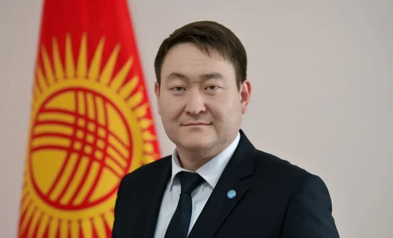 Бишкек мэри Октябрь районунун акимчилигинин жаңы аппарат жетекчисин дайындады