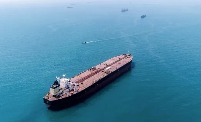 Трамп Ормуз булагы аркылуу АКШнын деңиз күчтөрү танкерлерин коштоп өтүүгө уруксат берди