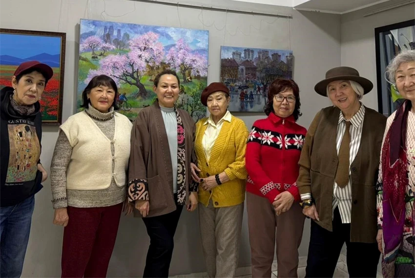 Бишкекте кыргыз сүрөтчүлөрүнүн «Тоолордун кыздары» көргөзмөсү өтүүдө