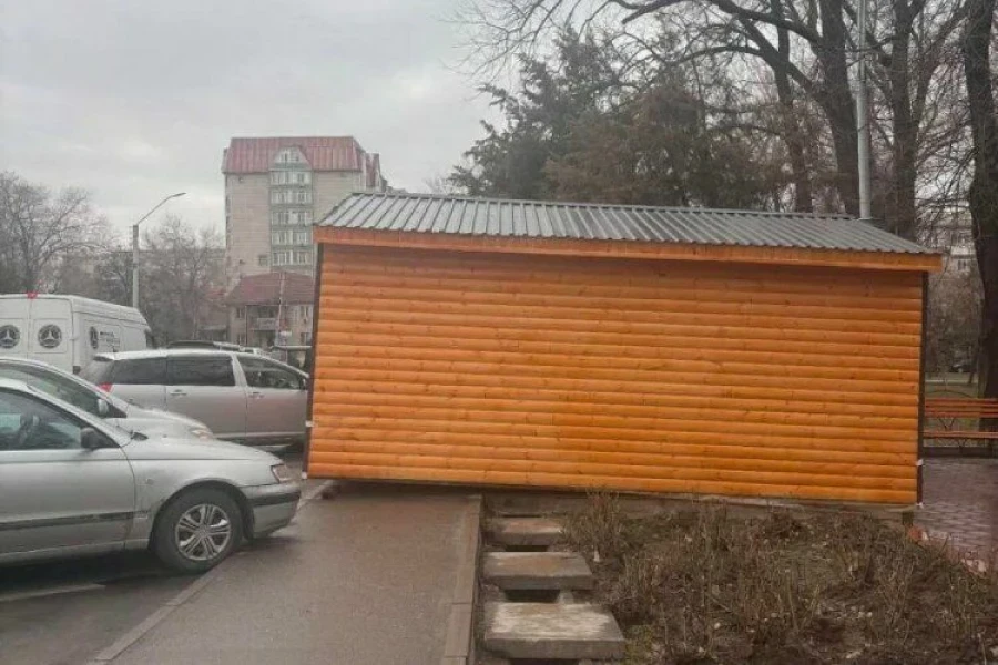 Т.Молдо атындагы сквердеги павильон: борбордук мэрия кырдаалды түшүндүрдү