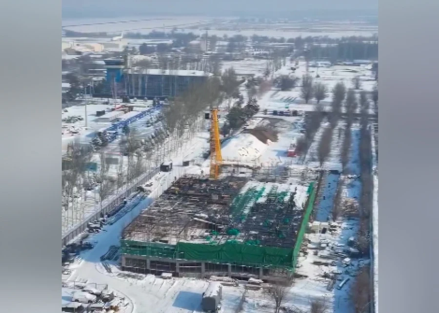 Международдык «Манас» аэропортунда заманбап көп деңгээлдүү авто токтотуучу жай курулууда