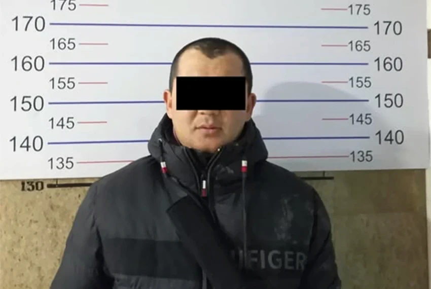 Бишкекте оюнчуктук тапанча менен эркекти кармашты