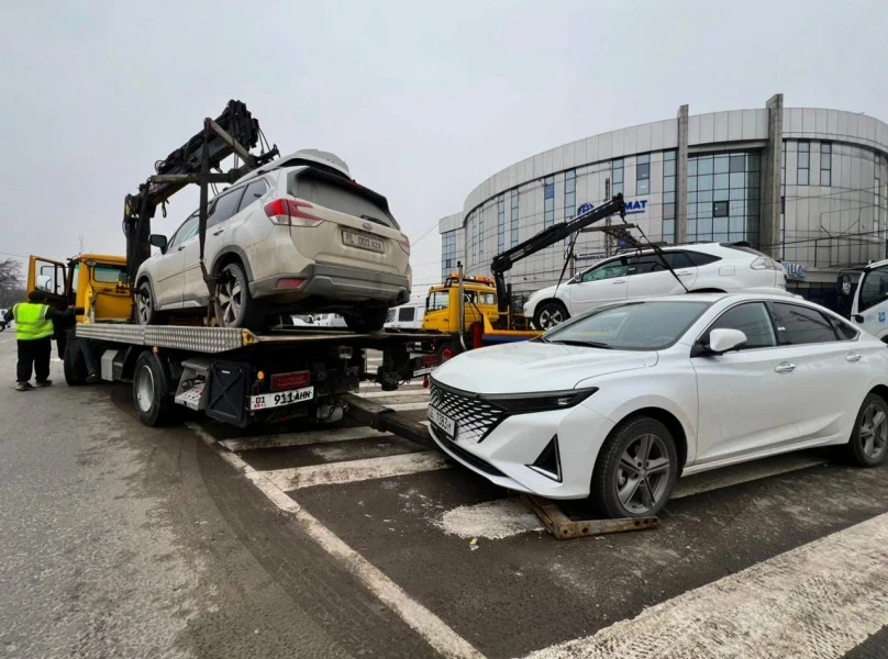 Бишкекте бир күндө айып туруу жайына 100дөн ашык унаа эвакуацияланды