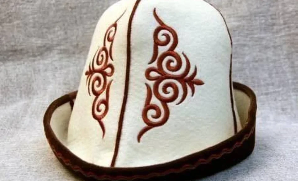 Парламенттин спикери кыргызстандыктарды Ак калпак күнү менен куттады