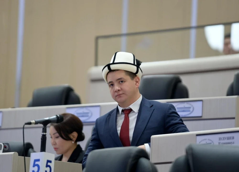 Deputies of the ЖК in a white cap. Photo