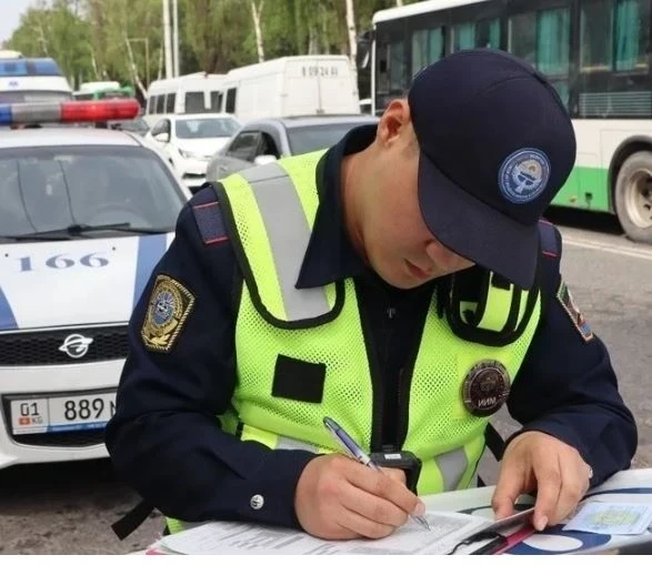 Садыр Жапаров объяснил, почему законопроект о проверке ПДД отозвали из ЖК