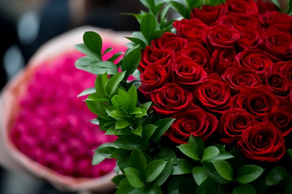 В Бишкеке 5 тыс. женщин поздравили с 8 Марта. В мероприятии участие приняла первая леди