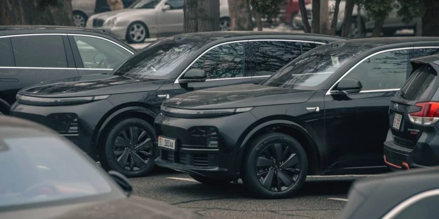 80 thousand soms for a driver and cookies: do deputies need a monthly fund?