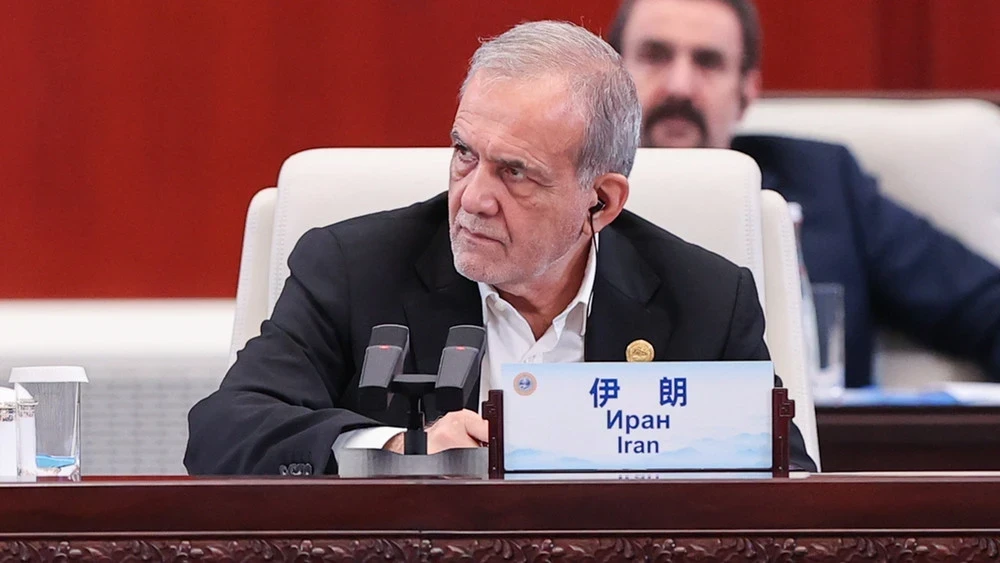 The President of Iran stated that the country does not intend to invade neighboring states and apologized for previous strikes.