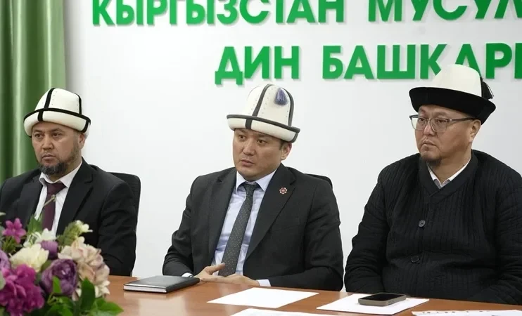 Муфтият Кыргызстандын жарандарынын умра жасоо үчүн сапарларына убактылуу чектөө тууралуу маалымдады