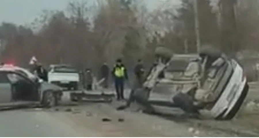 Унааны четке ыргытып жиберди: "Ала-Арча" паркынын жолунда катуу авария болду