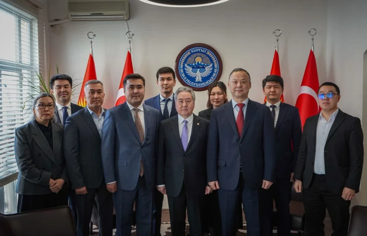 Жээнбек Кулубаев посетил генконсульство КР в Стамбуле