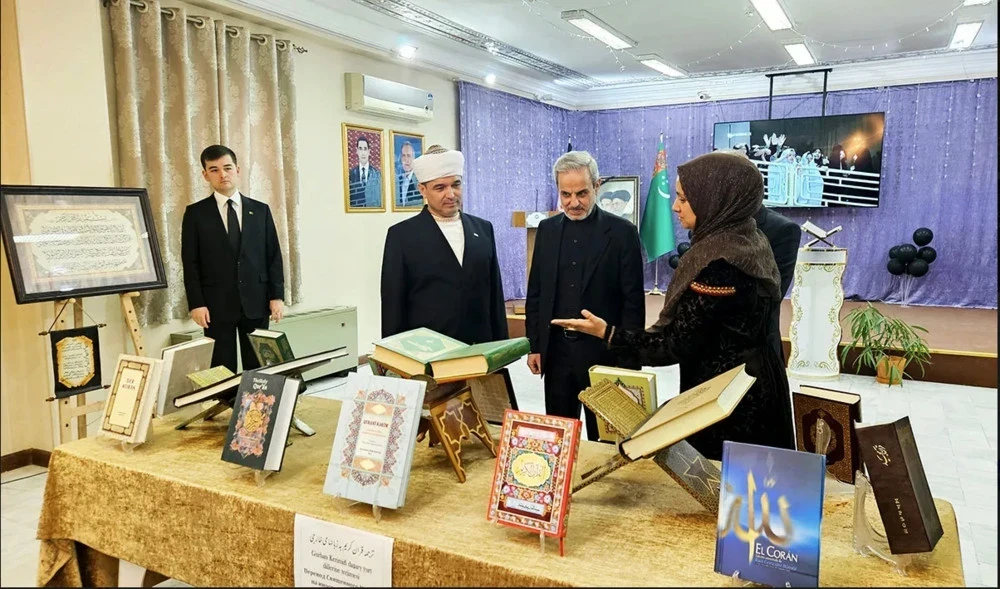 В Ашхабаде представили собрание Коранов