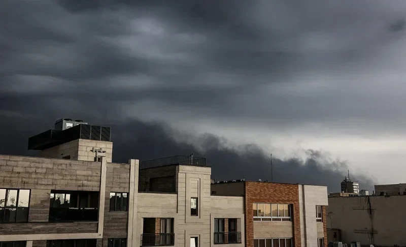 Эколог предупреждает об угрозе токсичных осадков после ударов по нефтехранилищам в Иране