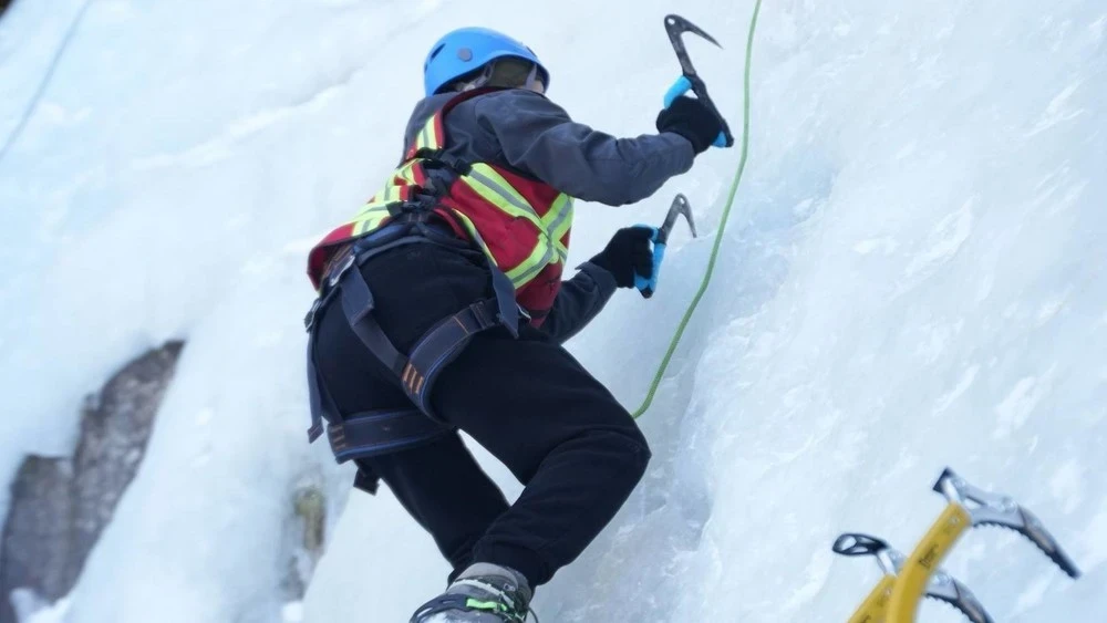 В ущелье Ала-Арча прошел открытый чемпионат Кыргызстана по ледолазанию