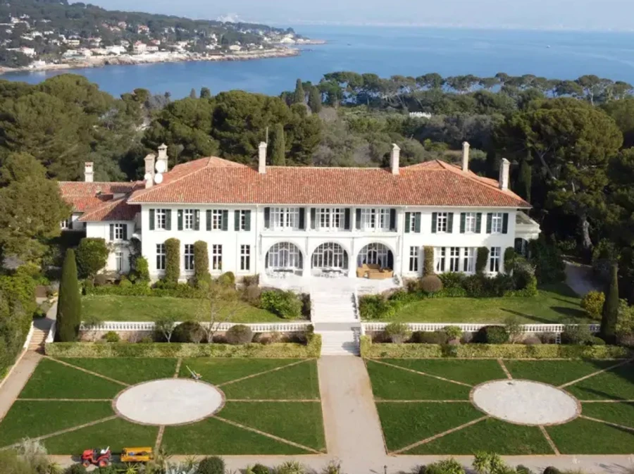 Кыргызстан Франция менен маркум олигарх Березовскийдин castle'ы үчүн соттошууга ниеттенүүдө