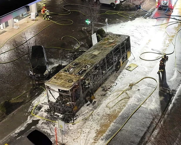 Шесть человек погибли при пожаре в автобусе в Швейцарии