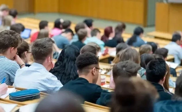 Sadyr Japarov postponed the launch of a large-scale student rotation for a year.