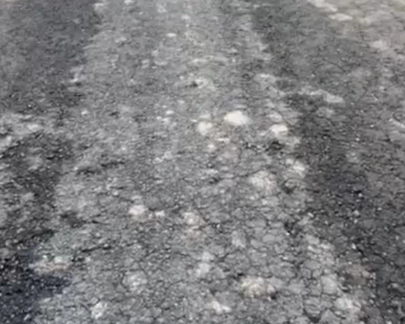 Сдатылган, бирок кемчиликтери менен. Бишкектик тургун Ататүрк паркындагы тротуар боюнча арызданды