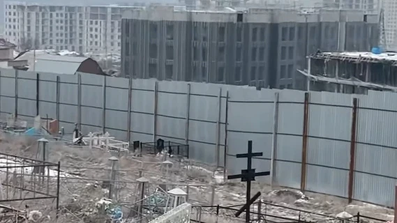 Коштош айылындагы зираттын жанына үйлөр курулууда