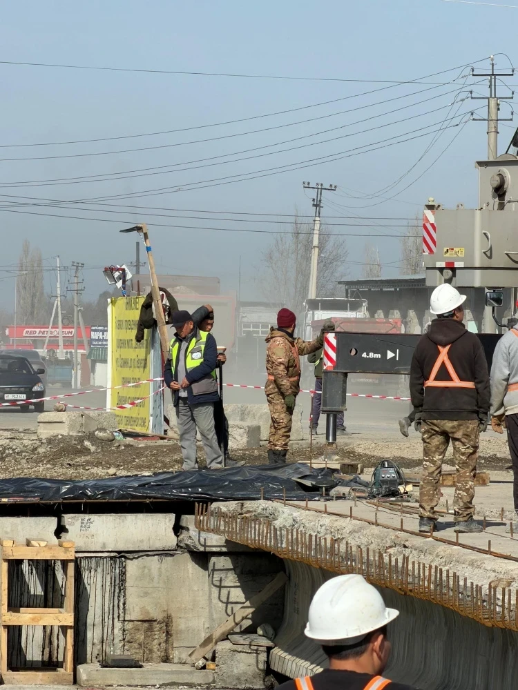 Лебединовка - ГЭС-5 жолу. БЧК аркылуу көпүрөнүн курулушу кандай жүрүп жатат