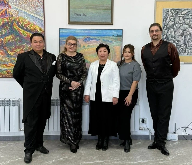 Artists of the Opera and Ballet Theater gave a concert in honor of the opening of the S. Kasmambetov Library in Balykchy.