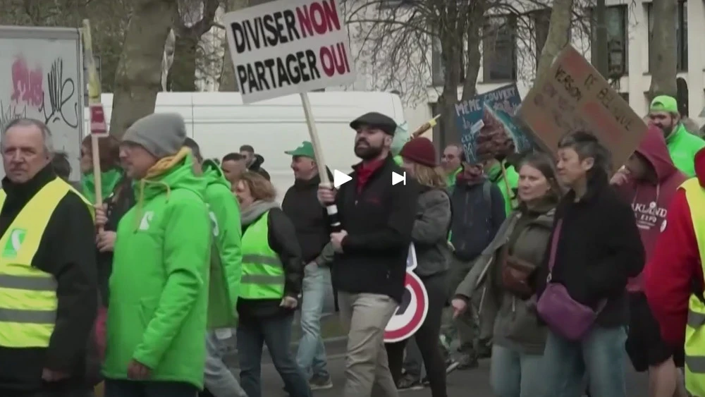 В Брюсселе 80-100 тыс. человек вышли на марш, протестуя против реформ экономии
