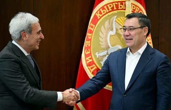 Формула-1 на воде может пройти на Иссык-Куле. Жапаров встретился с главой UIM