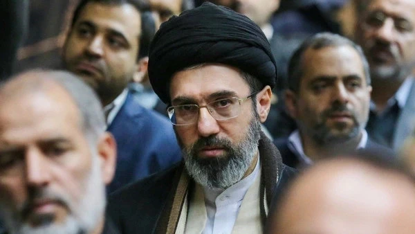 Новый верховный лидер Ирана Хаменеи здоров и полностью контролирует ситуацию в стране, - глава МИД Ирана