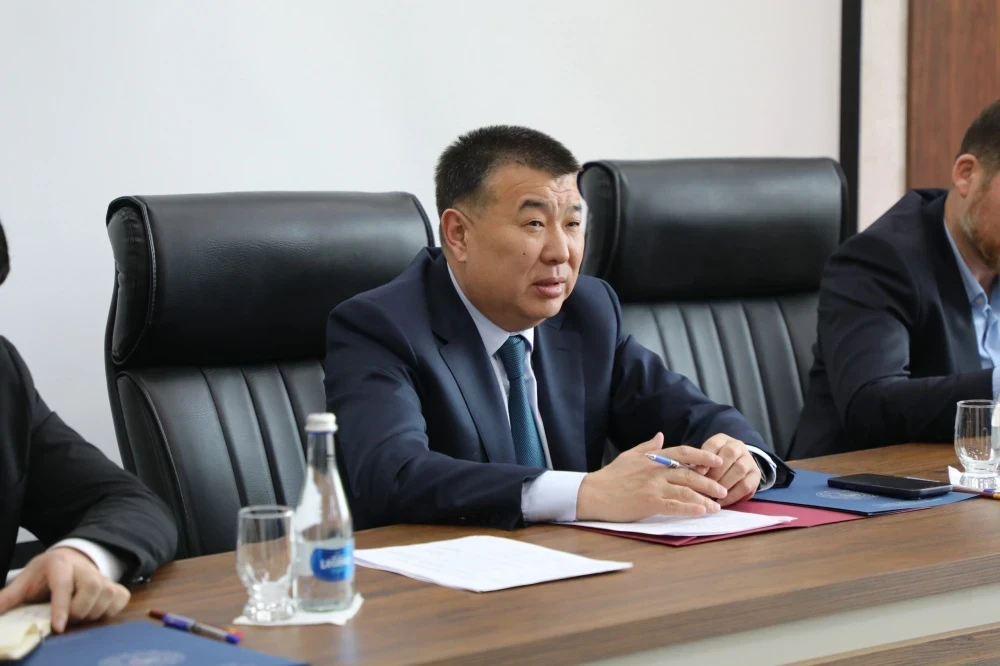 Глава ГКНБ встретился с представителями бизнес-сообщества Кыргызстана