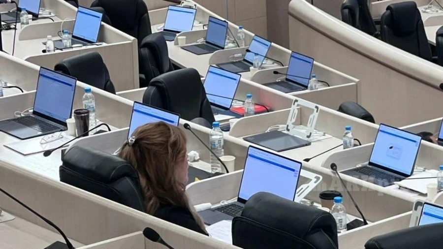 The building of the Jogorku Kenesh will be without deputies from March 23 to 27.