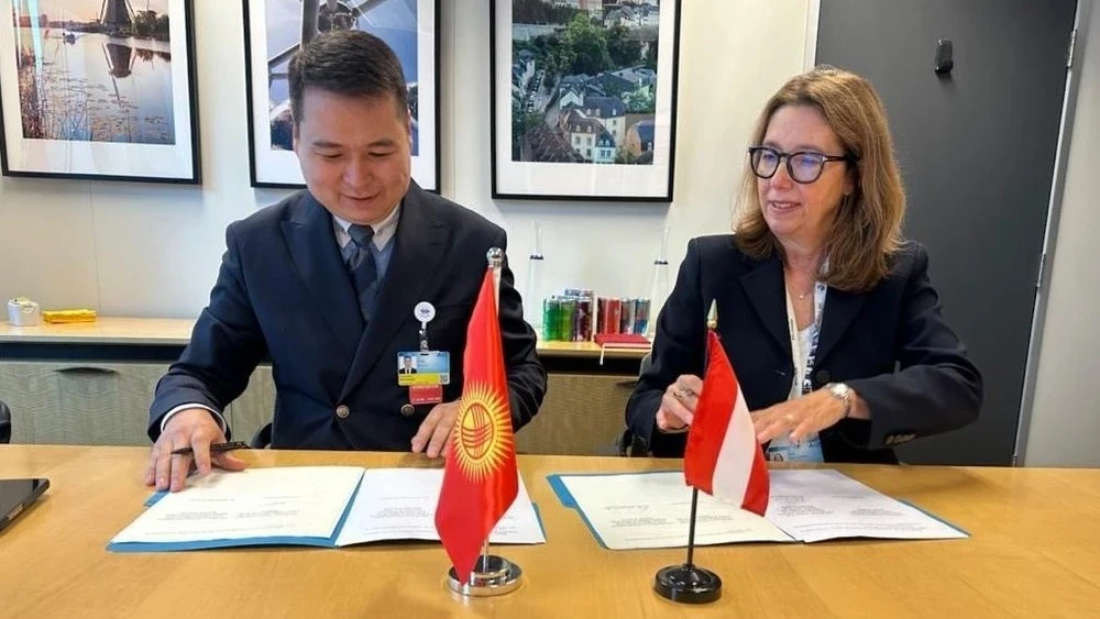 Кыргызстан жана Австрия туруктуу авиарейстерди ишке киргизүүнү пландаштырууда