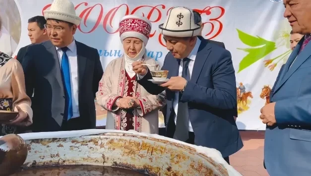 В Оше Нооруз начали отмечать с церемонии приготовления сумолока