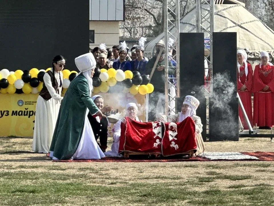 В Баткене торжественно отпраздновали Нооруз - фоторепортаж