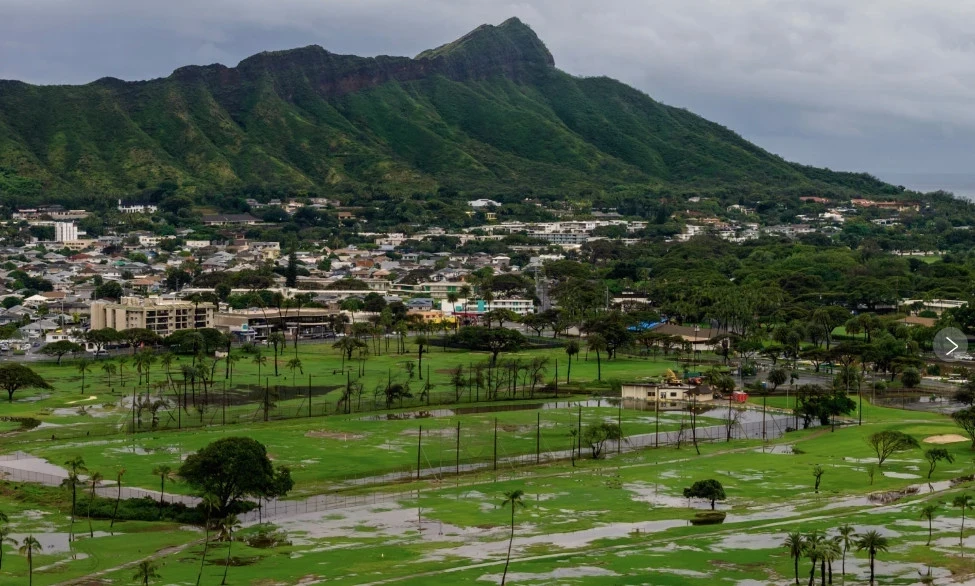 The strongest flood in 20 years in Hawaii left thousands of residents without electricity