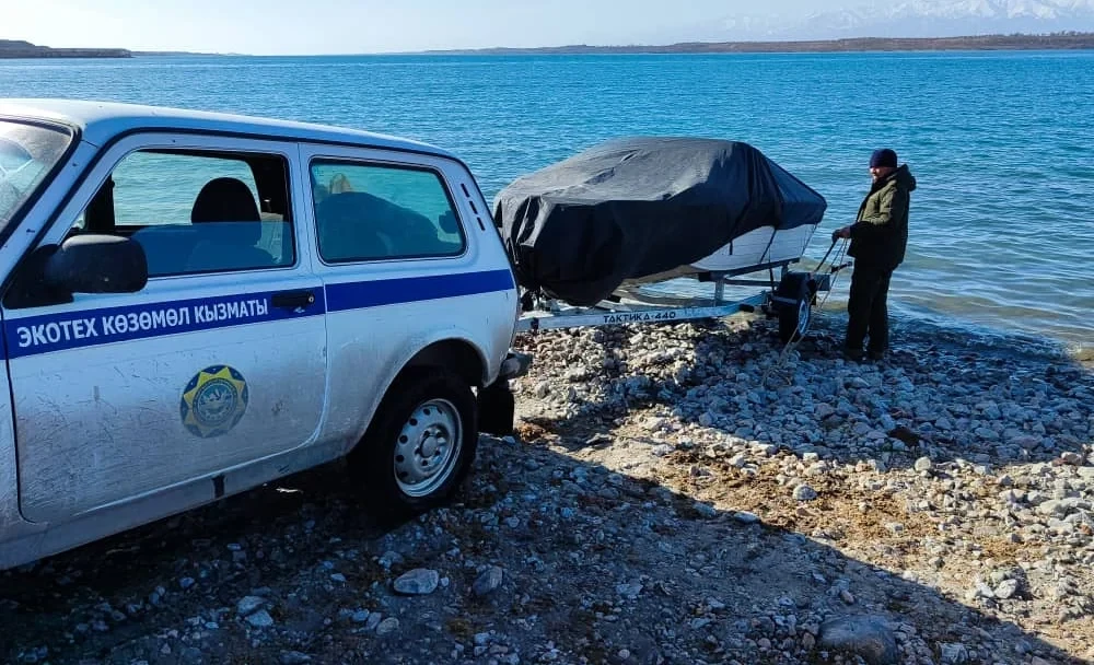 Сети длиной в три футбольных поля подняли со дна Иссык-Куля
