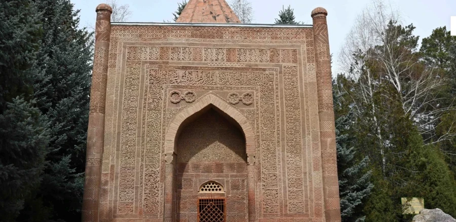 Adylbek Kasymaliev inspected the progress of the reconstruction of the "Manas Ordo" complex