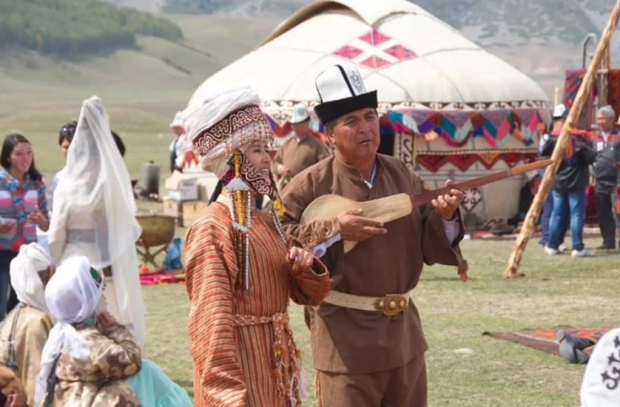 Работников культуры Кыргызстана ждет двукратное повышение зарплат