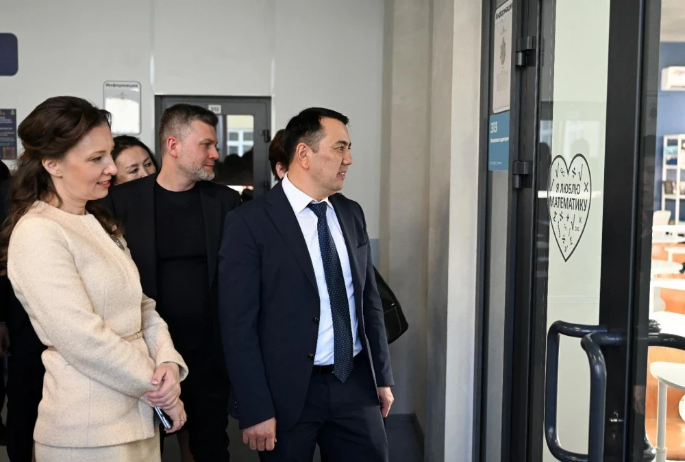 Марлен Маматалиев прилетел в Москву с группой депутатов