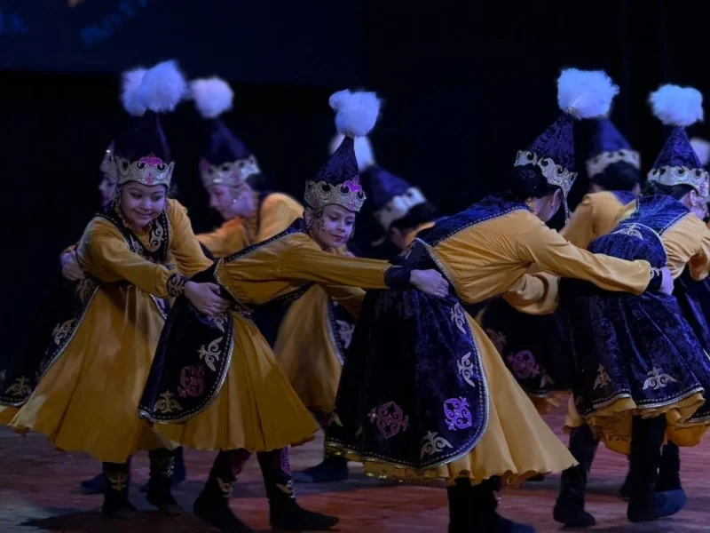 В Бишкеке выбирают лучших исполнителей народных танцев