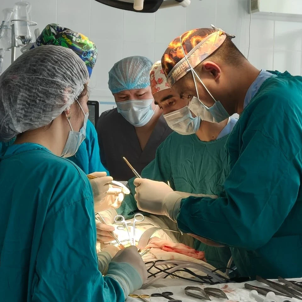 В НЦОМиД Бишкека провели очередную бесплатную операцию по пересадке почки