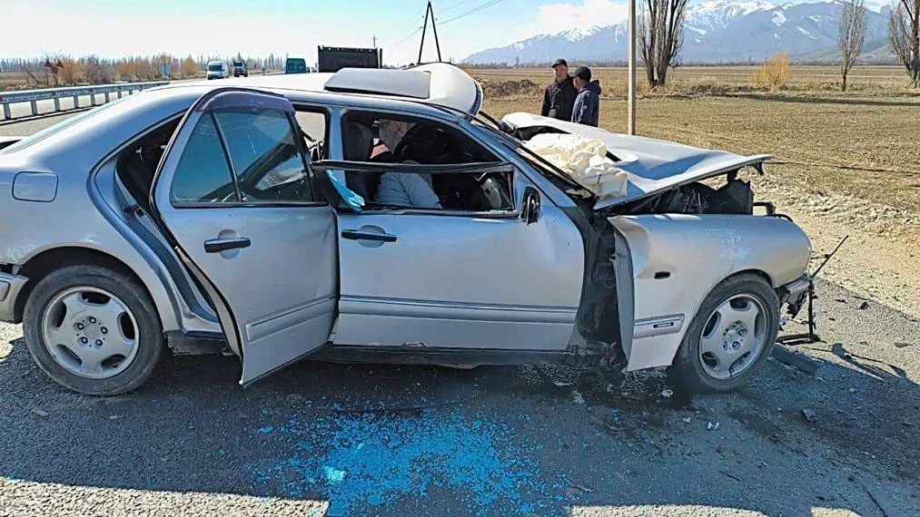 На Иссык-Куле произошло серьезное ДТП. Есть жертвы